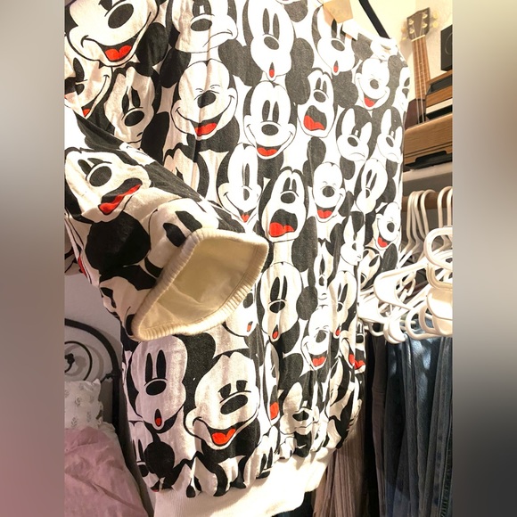 RARE UNWORN Vtg near MINT Micky Mouse JGHook Disney Hong Kong Sweatshirt Top - Picture 4 of 17